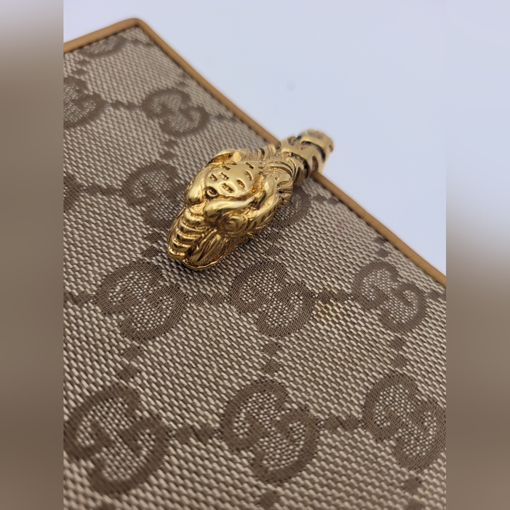 Gucci Tiger Clasp Bifold Wallet - Picture 2 of 6